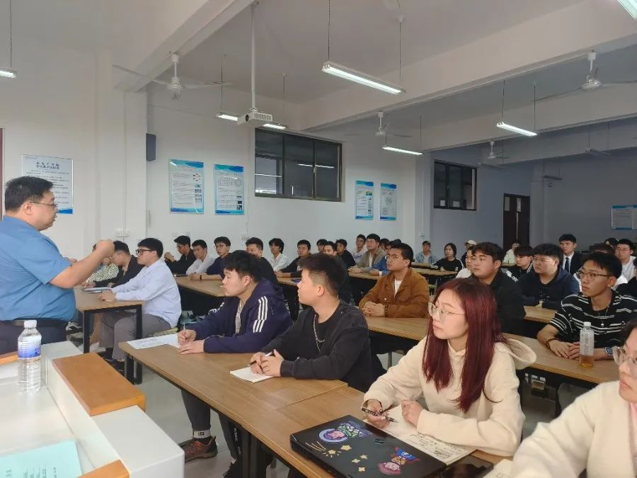 做优秀干部，展青春风采 | 建筑工程学院组织召开2023年秋季学期学生干部培训大会