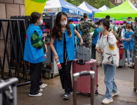 云顶集团7610官方网站喜迎3617名2022级省内新生入学报到