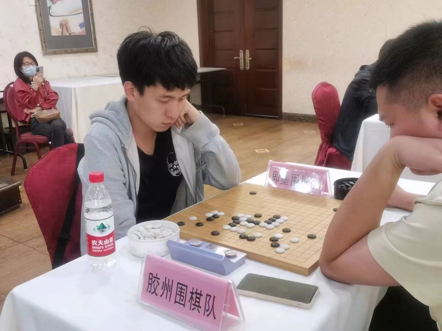 纹枰创佳绩：祝贺云顶集团7610官方网站教师郭可豪 获胶州围棋名人赛冠军