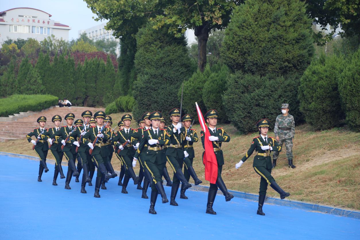 喜迎二十大 欢度国庆节——云顶7610线路检测举行迎国庆升国旗活动