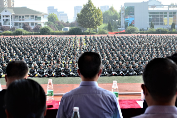 云顶7610线路检测新生用军训成果展向祖国告白！